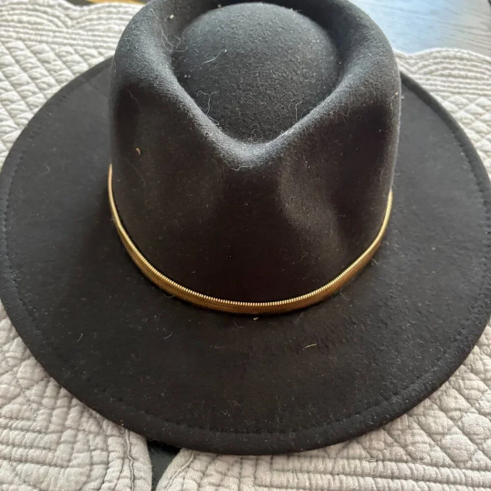 Black Fedora Hat w/Gold Band – Wide Brim, Classic Unisex Style NWOT